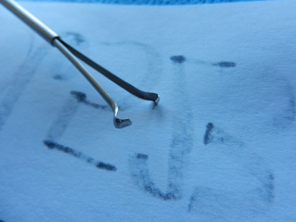 D6523 V. Mueller Laparoscopic Surgical Cup Forceps Spring Handle 39cm Shaft - Image 4