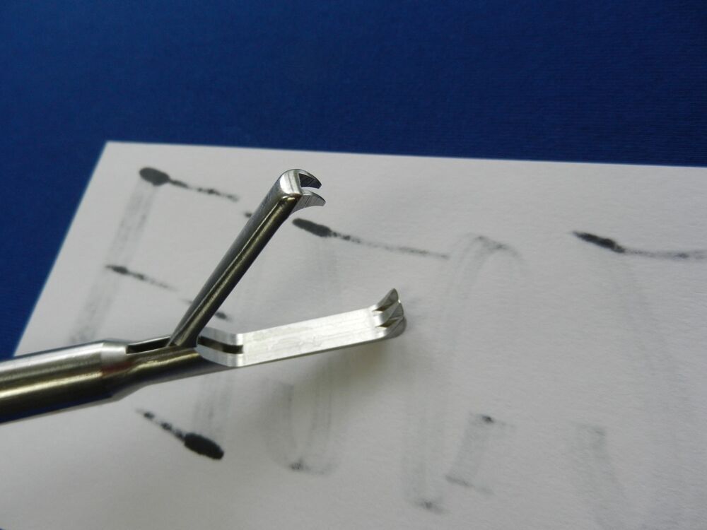 E7202 Medicon 91.70.35 Grasping Forceps 2x3 Teeth 10mm x 33cm - Image 4