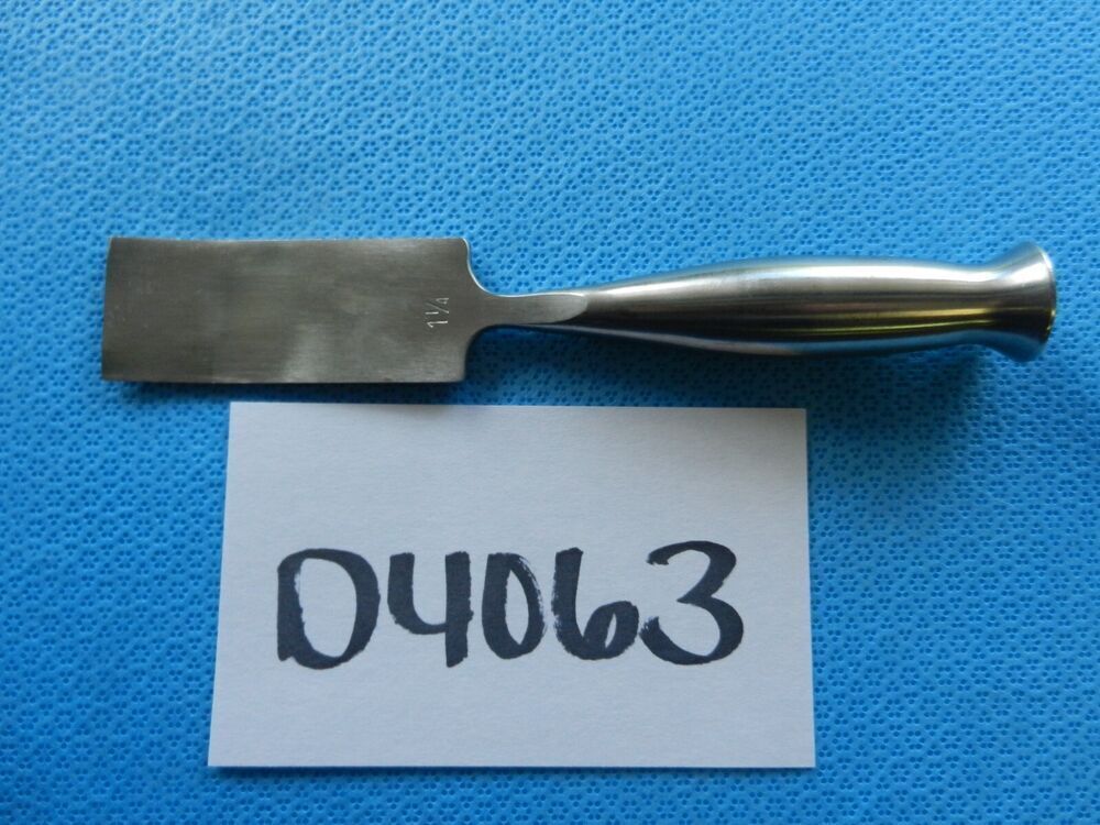 D4063 Zimmer Surgical 1-1/4in Curved Smith Peterson Osteotome 2888-00-07