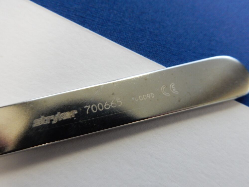 Stryker 700665 Mini Hohmann Retractor 8mm Blade - Image 3